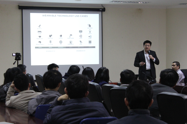 Public lecture “Machine learning for the Internet of Things: Making Smart Things Smart”