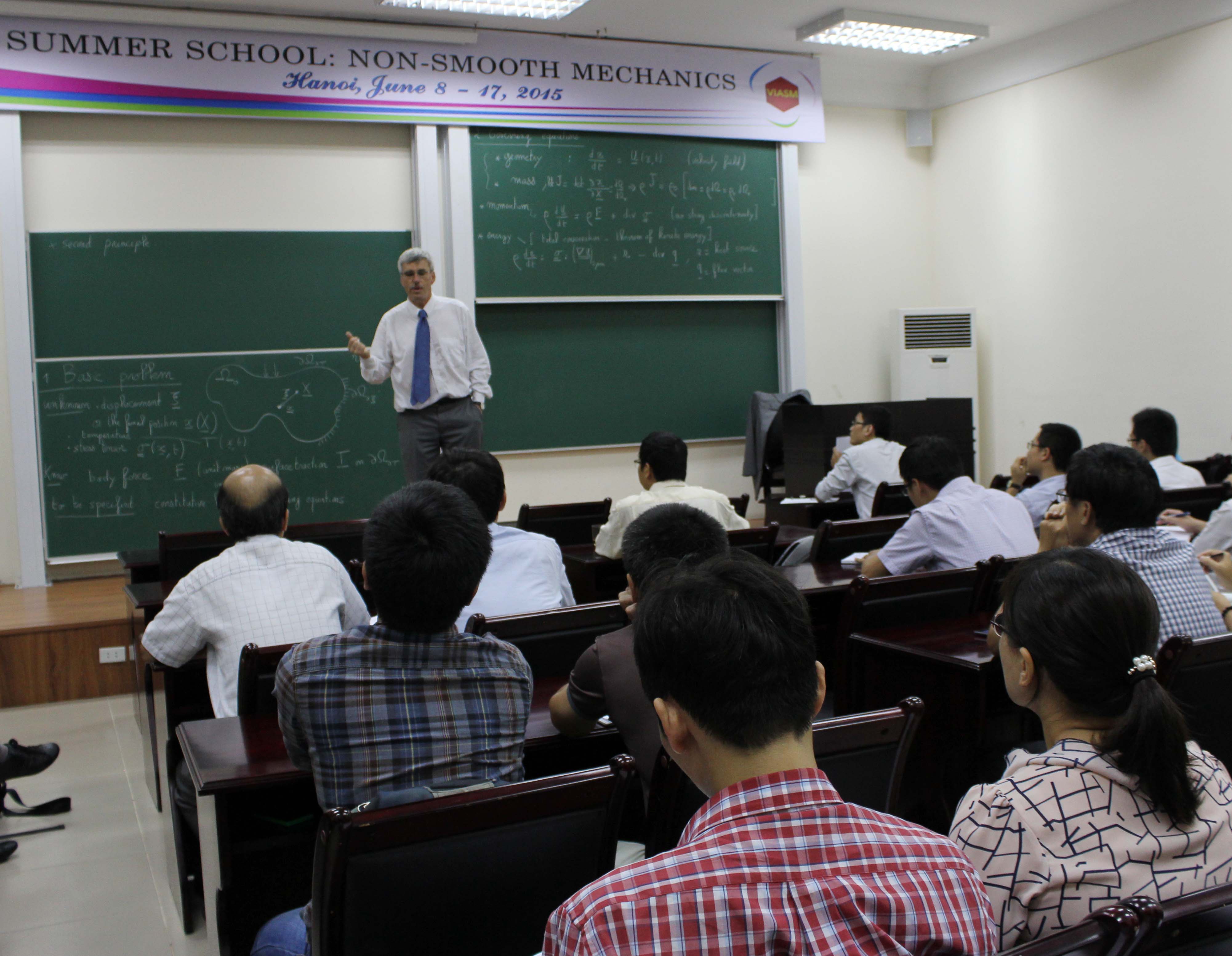 Trường hè “Cơ học không trơn”