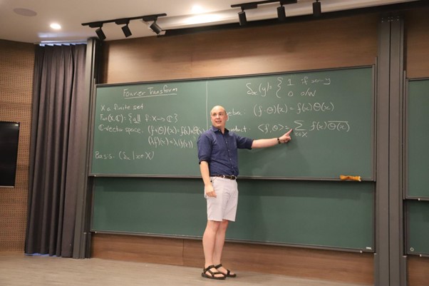 ictp10.jpg