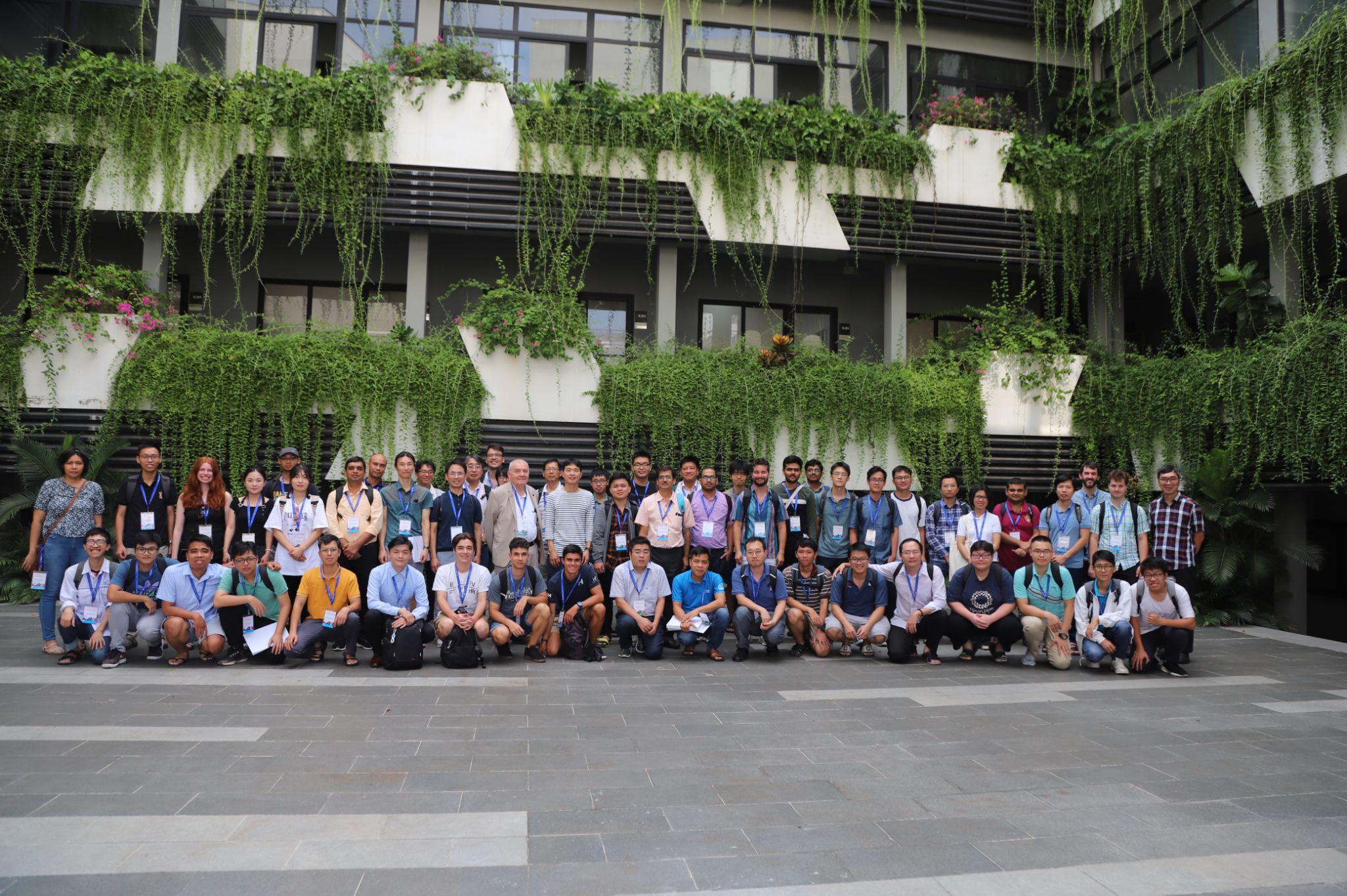 Trường hè ICTP về Hình học vi phân