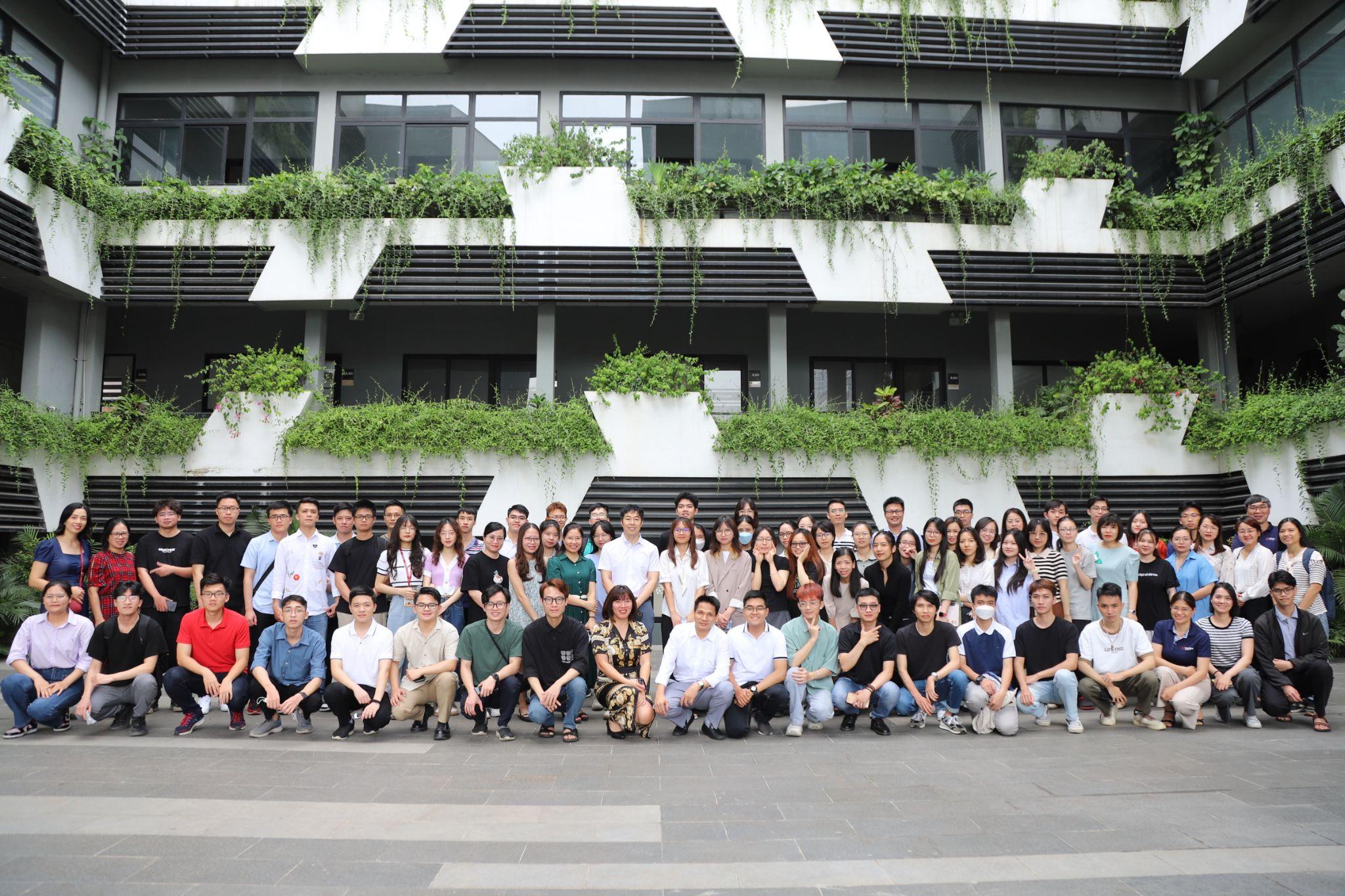 Khóa học “AI, Blockchain and Fintech: A Beginner’s Guide for Business Students”