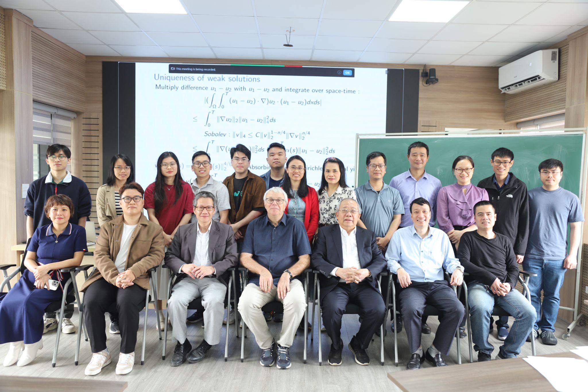 Khóa học ngắn về Các Phương trình Đạo hàm riêng đối với Hệ động lực Thủy khí