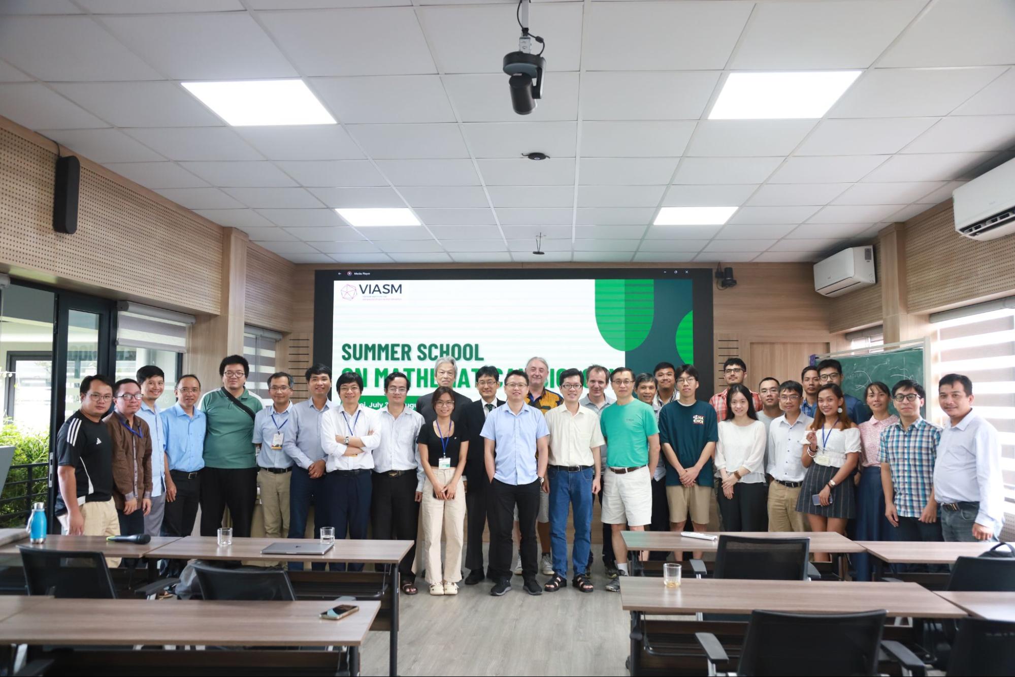 Trường hè về Toán - Sinh năm 2025