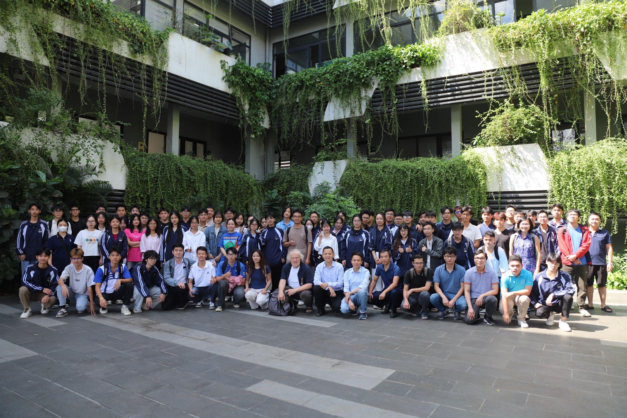 Hội thảo về Tổ hợp, Lý thuyết số, Các mối liên hệ và Ứng dụng