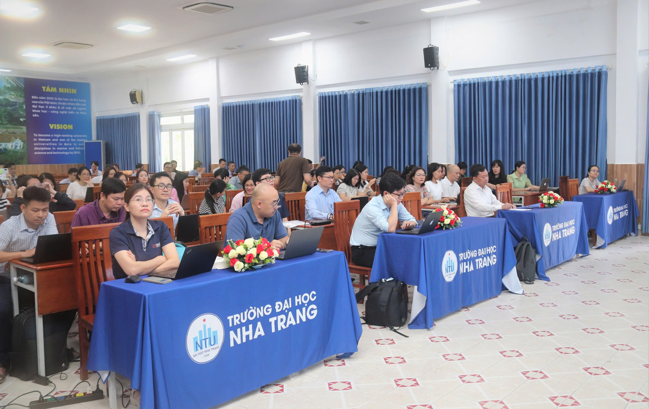Khóa bồi dưỡng giảng viên khu vực miền Trung - Tây Nguyên năm 2025 “Thống kê hiện đại với phần mềm thống kê R”