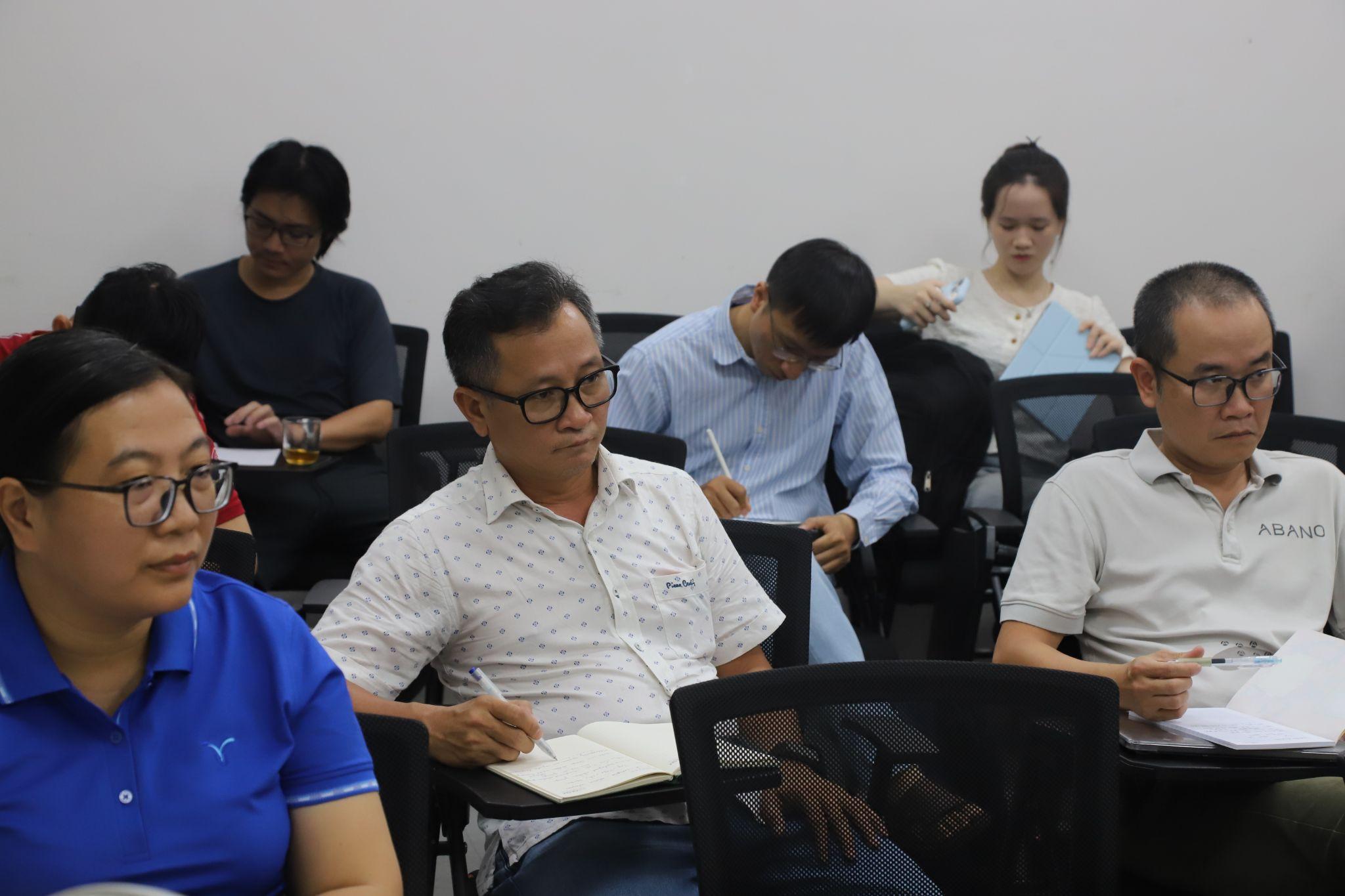 Khóa học ngắn “Một số chủ đề nâng cao trong Đại số và Tôpô”