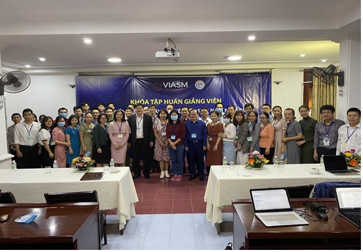 KHÓA TẬP HUẤN GIẢNG VIÊN  KHU VỰC MIỀN TRUNG – TÂY NGUYÊN VÀ MIỀN NAM “Thống kê hiện đại với phần mềm thống kê R”