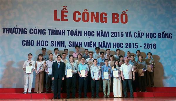Quyết định về việc thưởng công trình Toán học 2016