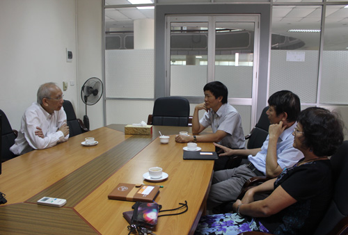 Director of Institute for Mathematical Science (NUS) visited VIASM