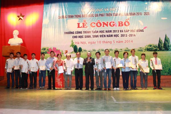 The Ceremony of Granting Mathematical Research Awards and Student Scholarships