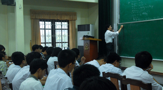 Khai mạc Trường hè Toán học 2013